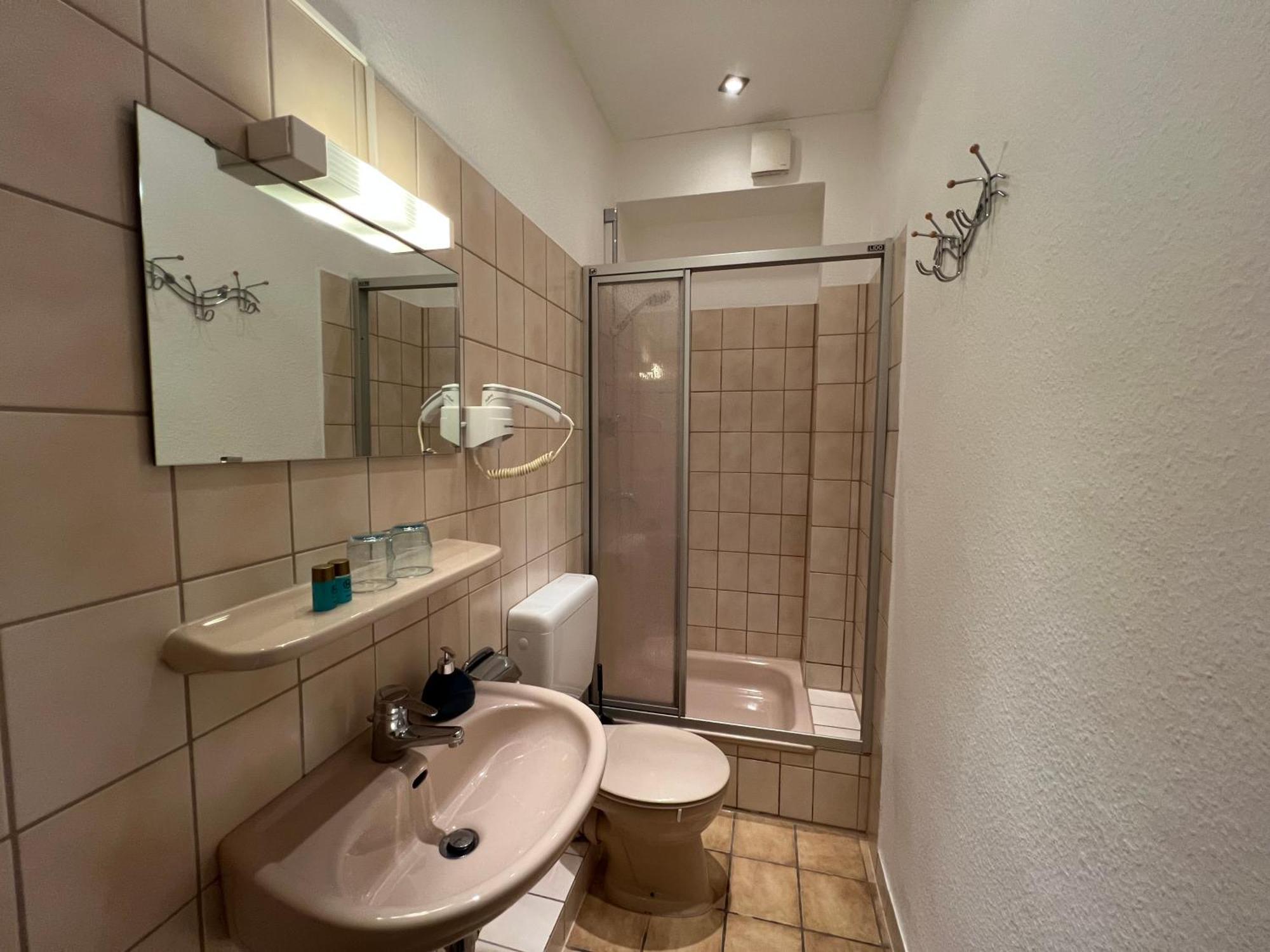 בראונשווייג Hotel Am Hafen מראה חיצוני תמונה